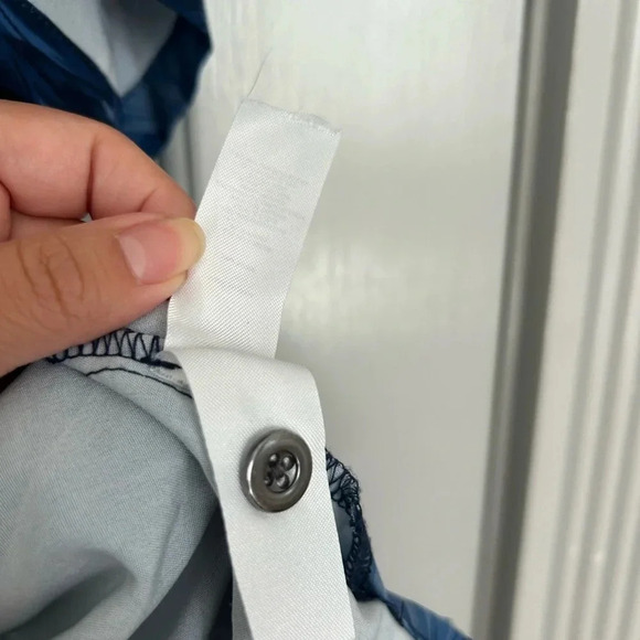 Utah Tech Colosseum Men's Button Up Hawaiian Shirt Navy size Large - Picture 12 of 13